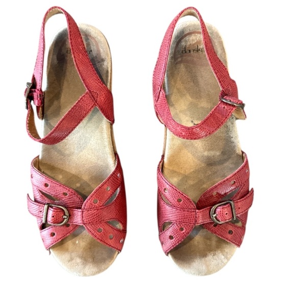Dansko Sissy Gecko Burnished Red Platform Wedge Buckle Detail Sandal Size 37 - Picture 10 of 13